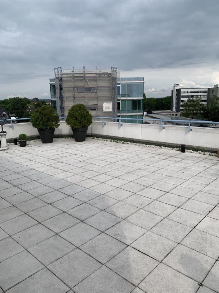 Im Herzen Von Wiesdorf- Blick Auf Das Bayer-Kreuz -Appartement Mit 2 Schlafzimmern-Fuer 3 Personen -Zentral Gelegen - Friedrich Ebert Platz 5A , 4Te Etage - Dachterrasse Und Sauna - Kaution Pflicht - Leverkusen Dış mekan fotoğraf