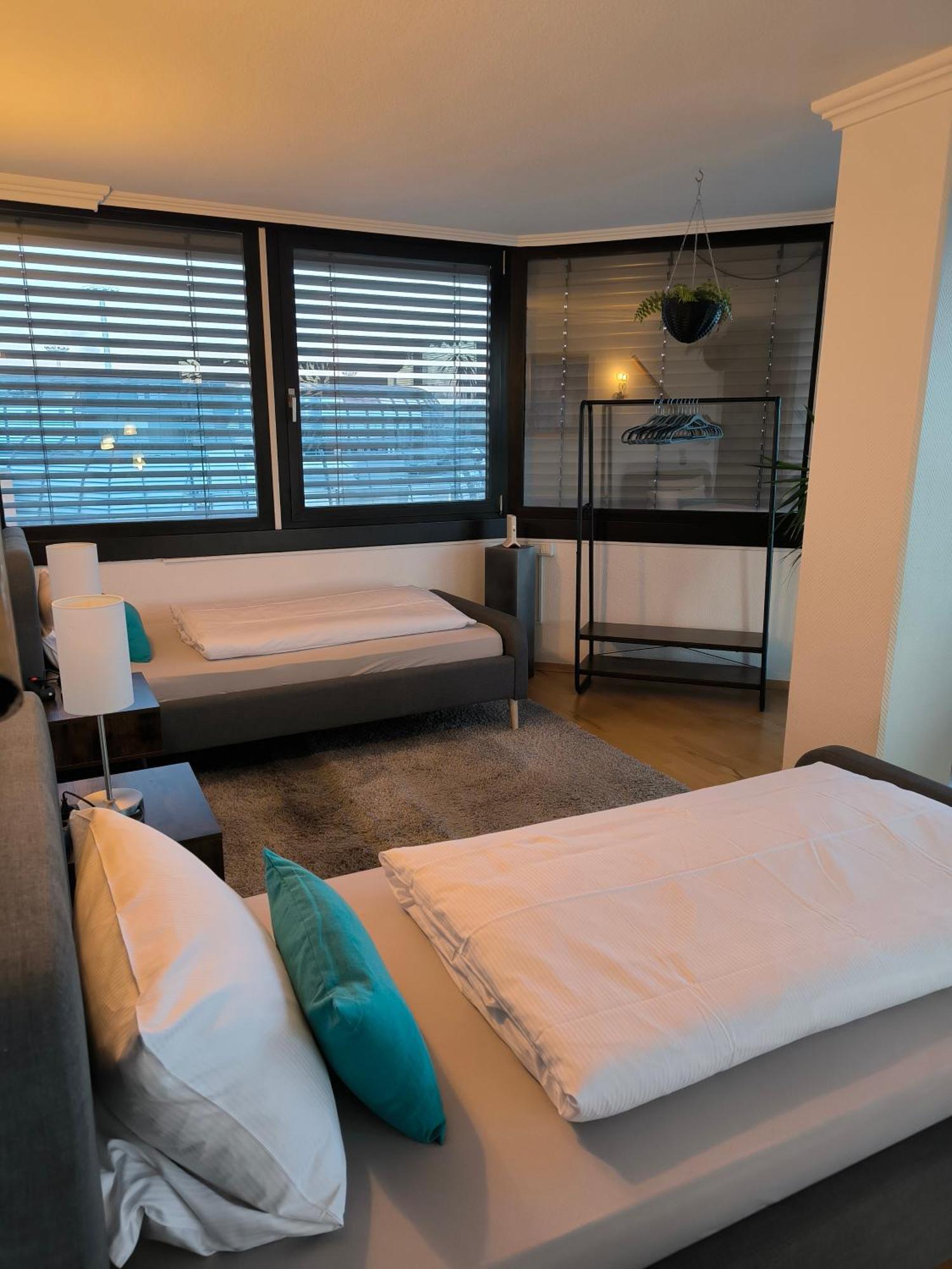Im Herzen Von Wiesdorf- Blick Auf Das Bayer-Kreuz -Appartement Mit 2 Schlafzimmern-Fuer 3 Personen -Zentral Gelegen - Friedrich Ebert Platz 5A , 4Te Etage - Dachterrasse Und Sauna - Kaution Pflicht - Leverkusen Dış mekan fotoğraf