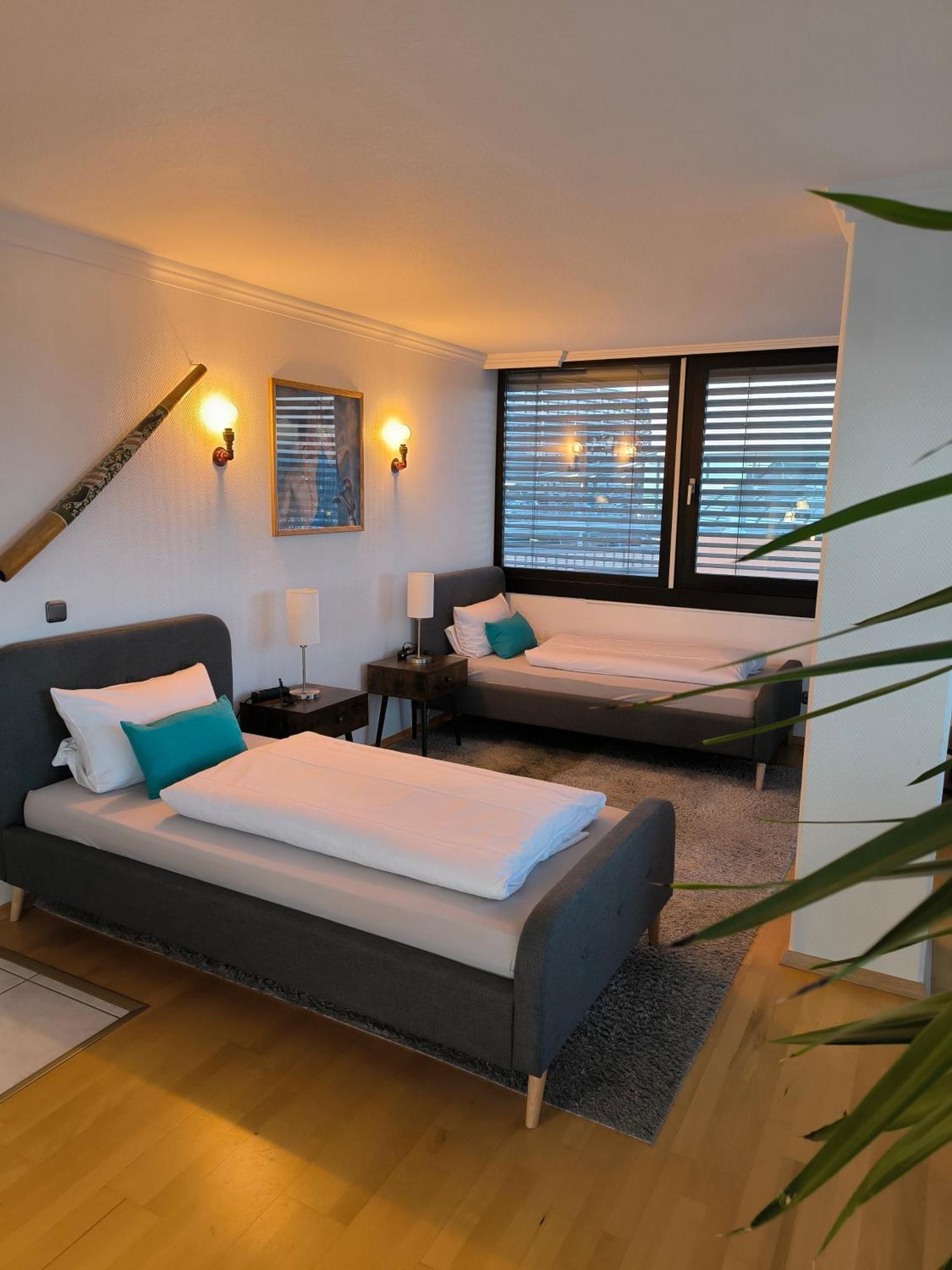 Im Herzen Von Wiesdorf- Blick Auf Das Bayer-Kreuz -Appartement Mit 2 Schlafzimmern-Fuer 3 Personen -Zentral Gelegen - Friedrich Ebert Platz 5A , 4Te Etage - Dachterrasse Und Sauna - Kaution Pflicht - Leverkusen Dış mekan fotoğraf