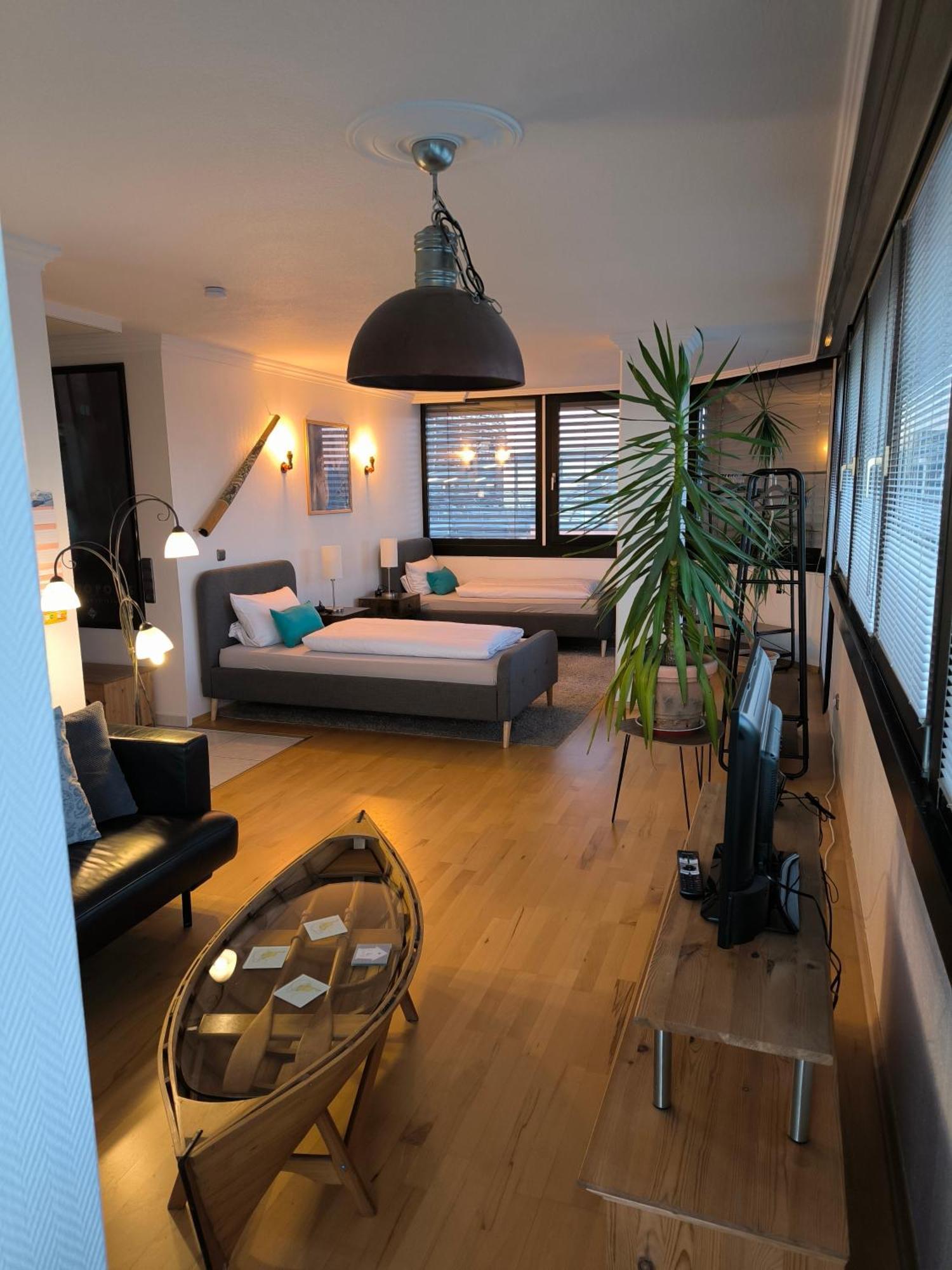 Im Herzen Von Wiesdorf- Blick Auf Das Bayer-Kreuz -Appartement Mit 2 Schlafzimmern-Fuer 3 Personen -Zentral Gelegen - Friedrich Ebert Platz 5A , 4Te Etage - Dachterrasse Und Sauna - Kaution Pflicht - Leverkusen Dış mekan fotoğraf