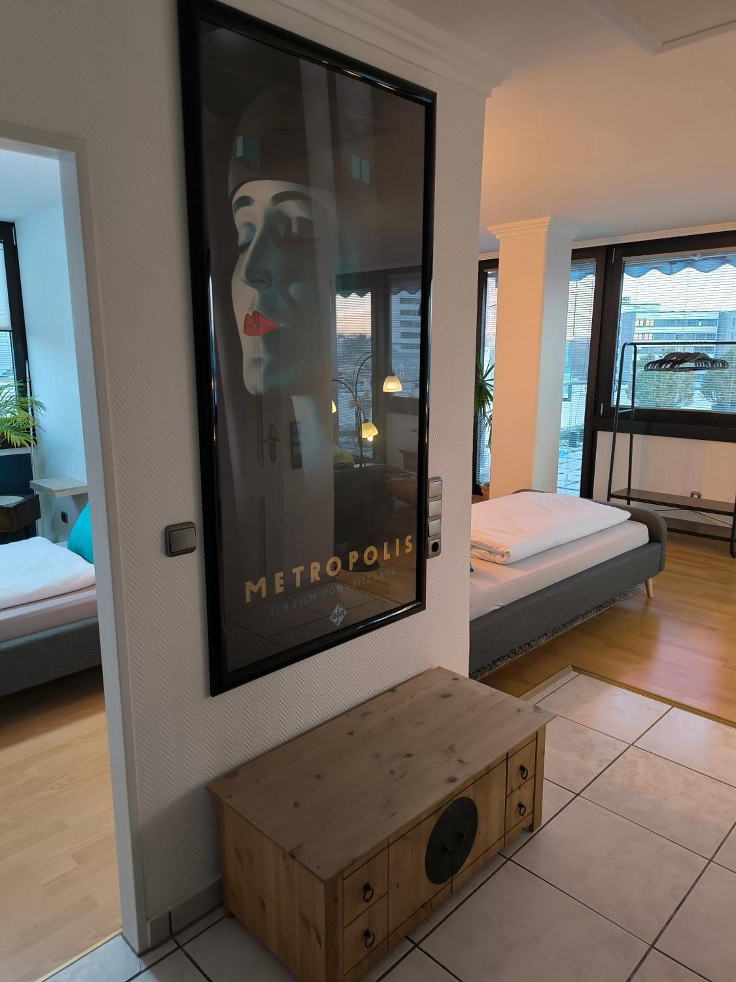 Im Herzen Von Wiesdorf- Blick Auf Das Bayer-Kreuz -Appartement Mit 2 Schlafzimmern-Fuer 3 Personen -Zentral Gelegen - Friedrich Ebert Platz 5A , 4Te Etage - Dachterrasse Und Sauna - Kaution Pflicht - Leverkusen Dış mekan fotoğraf