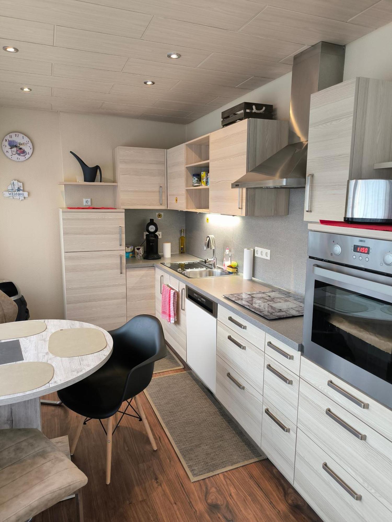 Im Herzen Von Wiesdorf- Blick Auf Das Bayer-Kreuz -Appartement Mit 2 Schlafzimmern-Fuer 3 Personen -Zentral Gelegen - Friedrich Ebert Platz 5A , 4Te Etage - Dachterrasse Und Sauna - Kaution Pflicht - Leverkusen Dış mekan fotoğraf